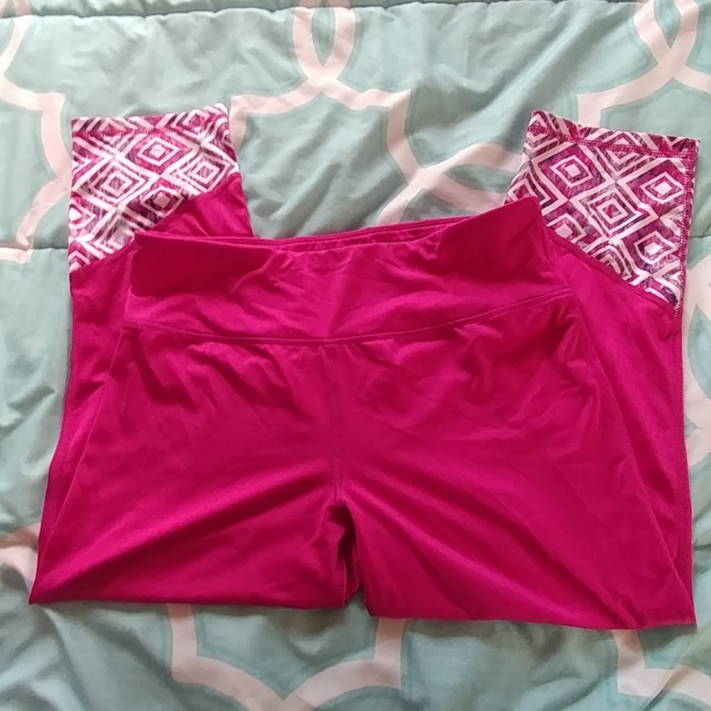 Danskin Now DRIMORE Capri Yoga Pants